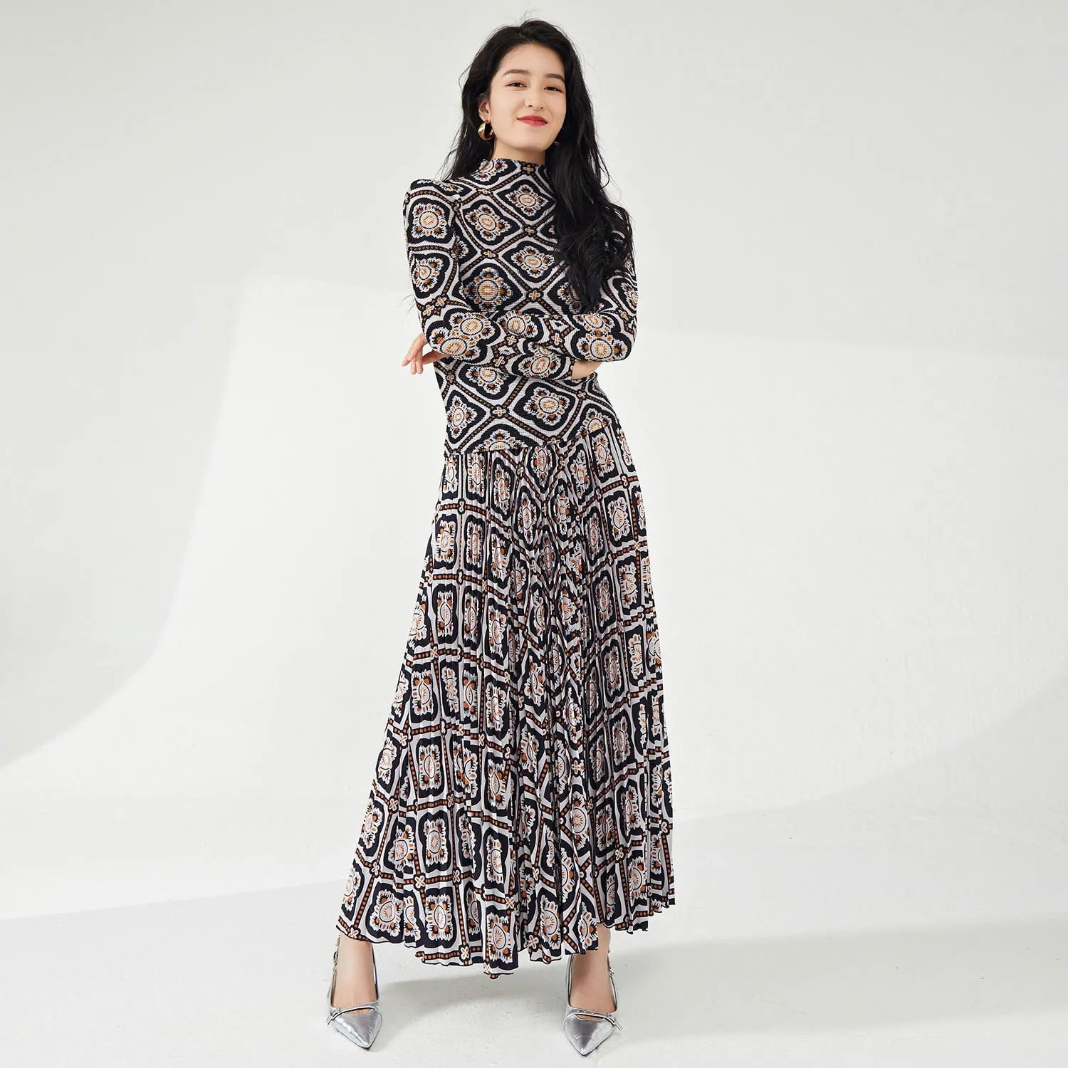 2025 Women's spring wear a complete set of retro printed long-sleeved T-shirts, tops, skirts, fashionable and high-end suits
