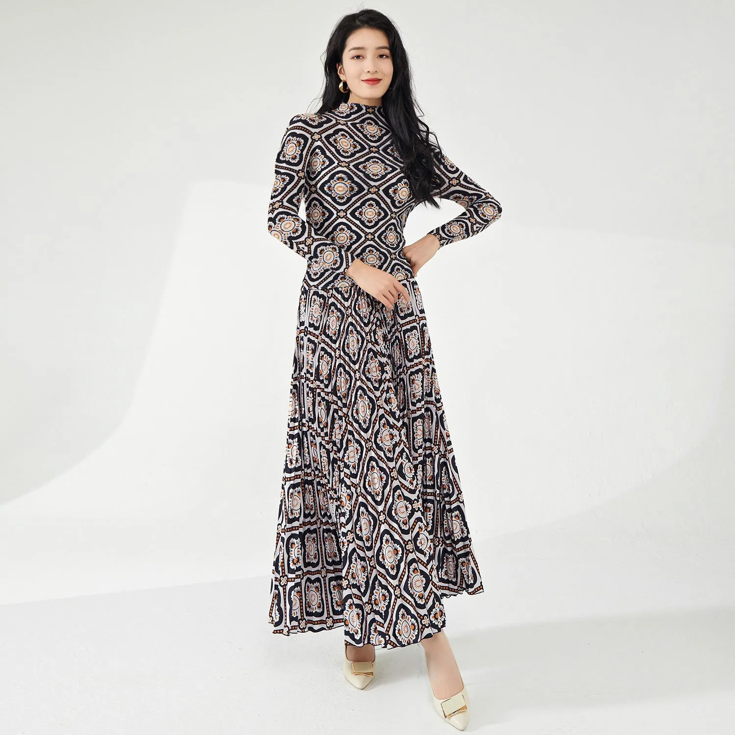 2025 Women's spring wear a complete set of retro printed long-sleeved T-shirts, tops, skirts, fashionable and high-end suits