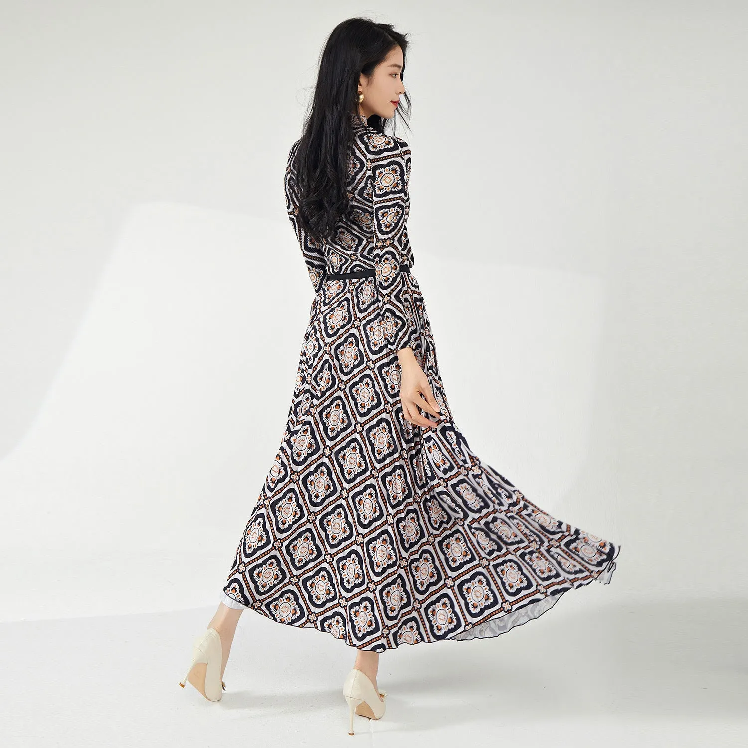 2025 Women's spring wear a complete set of retro printed long-sleeved T-shirts, tops, skirts, fashionable and high-end suits