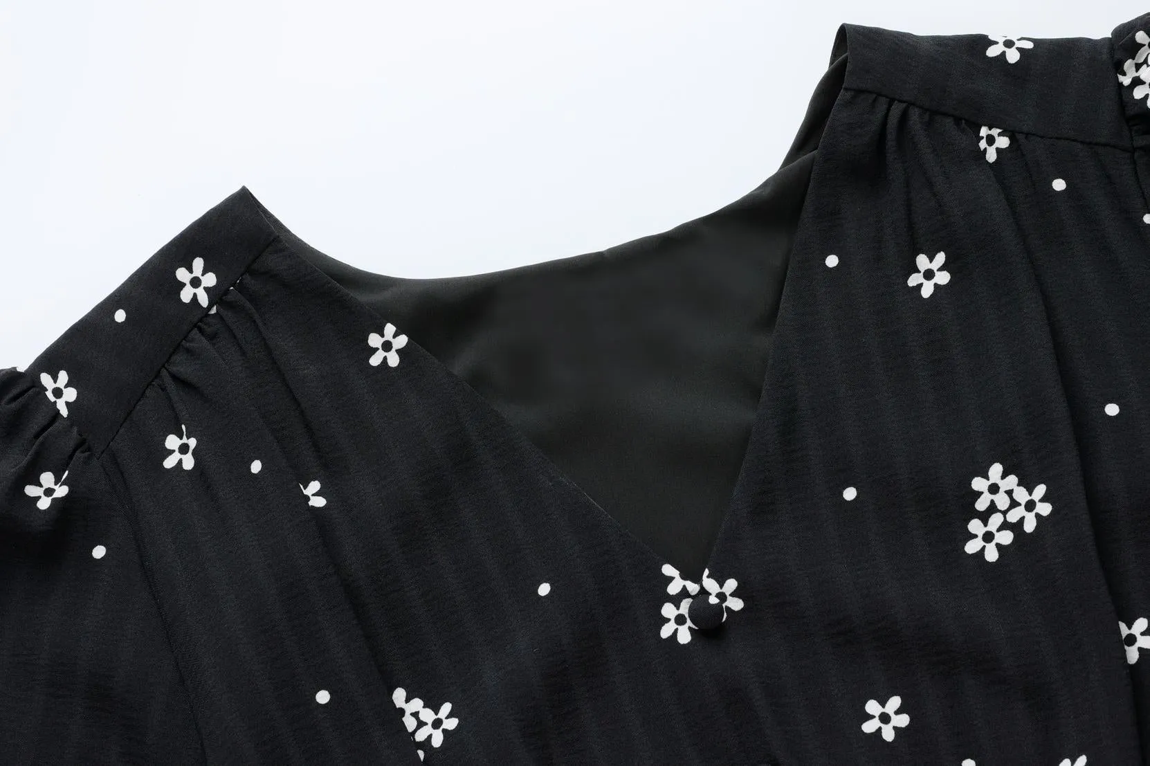 Charming Knee-length A-line Dress in Beautiful Floral Print