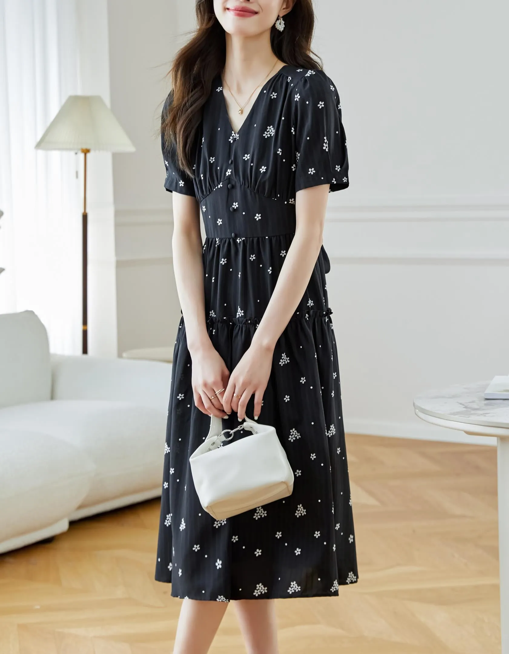 Charming Knee-length A-line Dress in Beautiful Floral Print