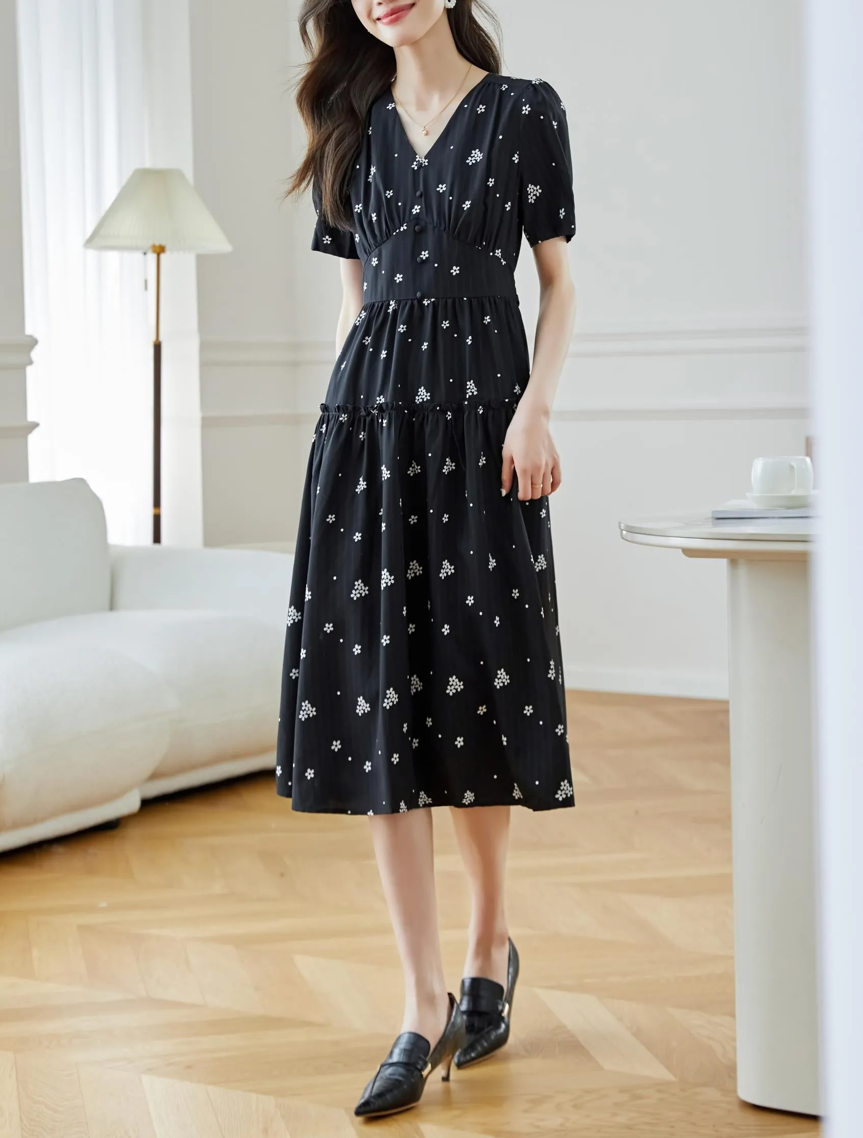 Charming Knee-length A-line Dress in Beautiful Floral Print