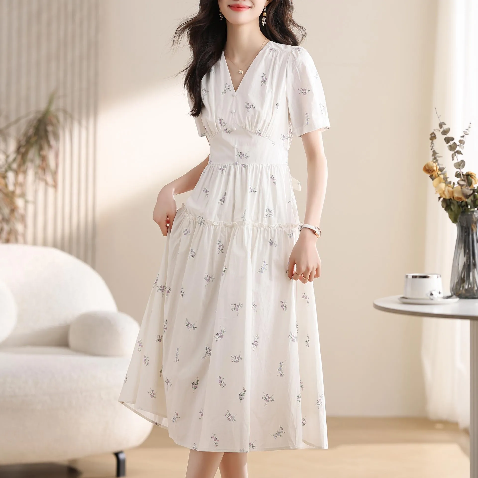 Charming Knee-length A-line Dress in Beautiful Floral Print