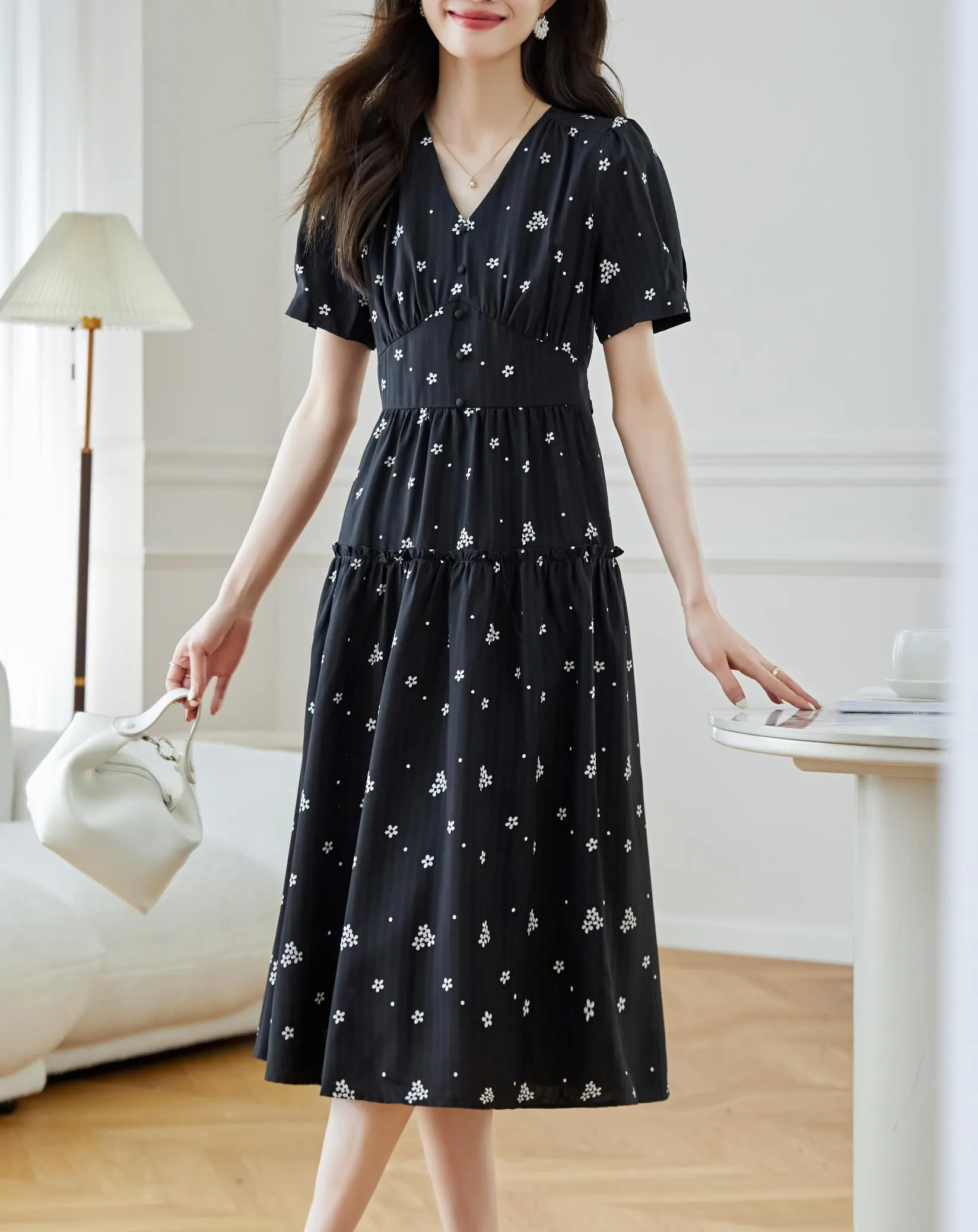 Charming Knee-length A-line Dress in Beautiful Floral Print