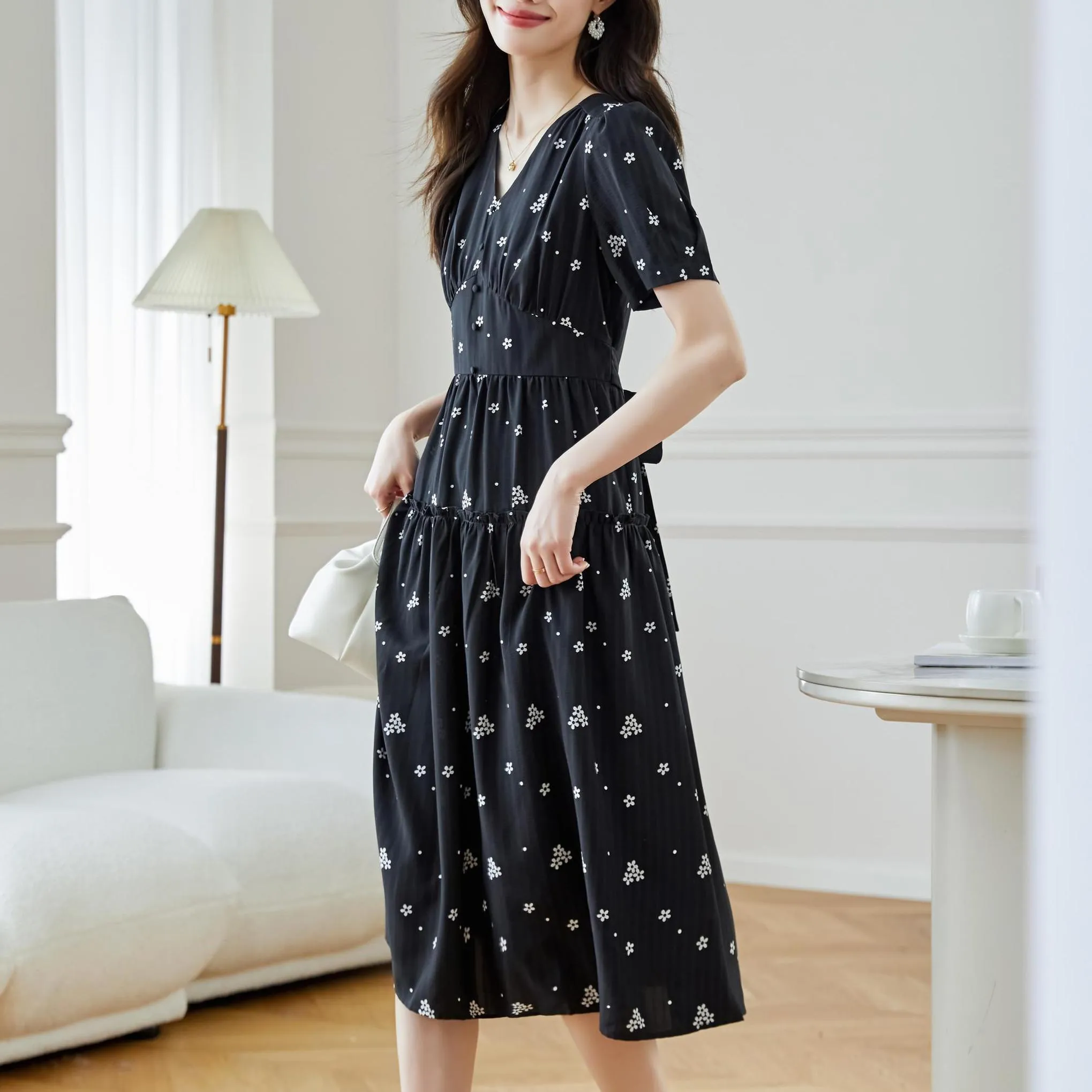 Charming Knee-length A-line Dress in Beautiful Floral Print