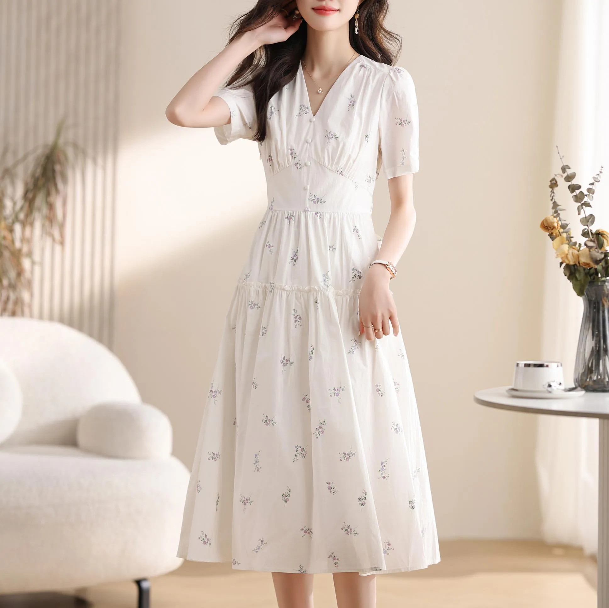 Charming Knee-length A-line Dress in Beautiful Floral Print