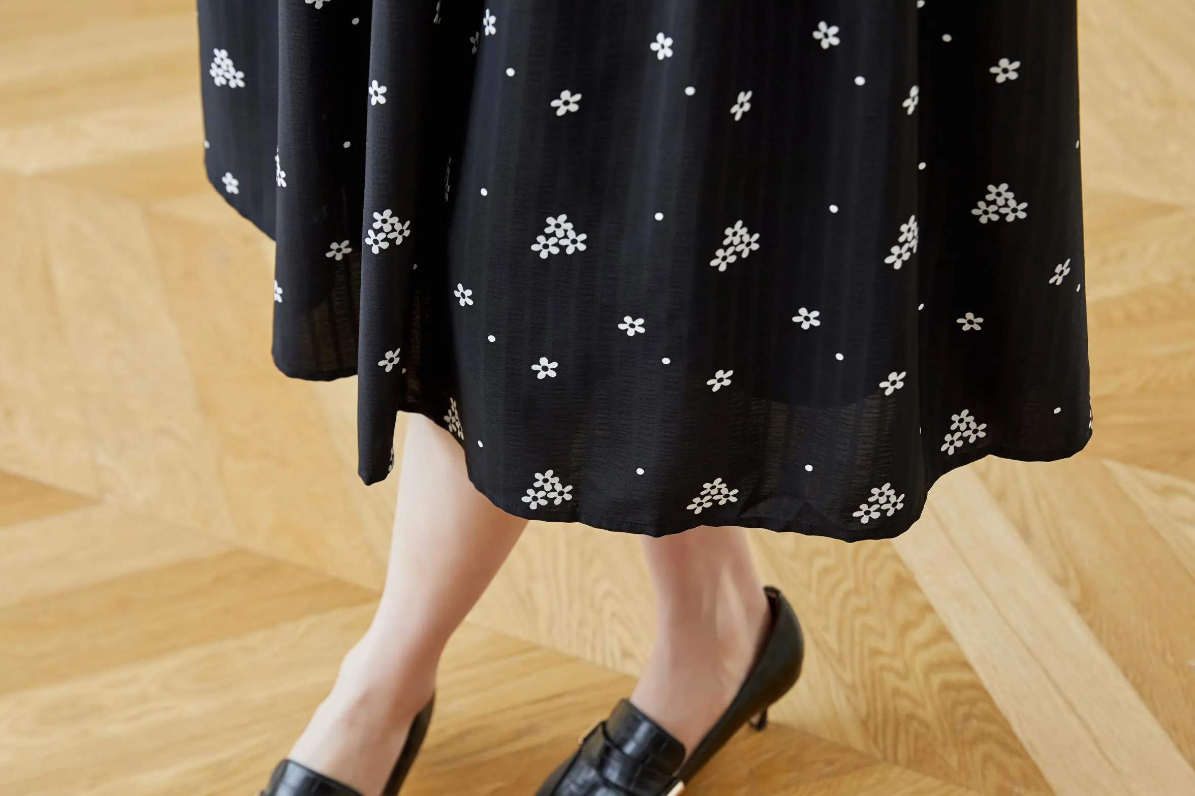 Charming Knee-length A-line Dress in Beautiful Floral Print