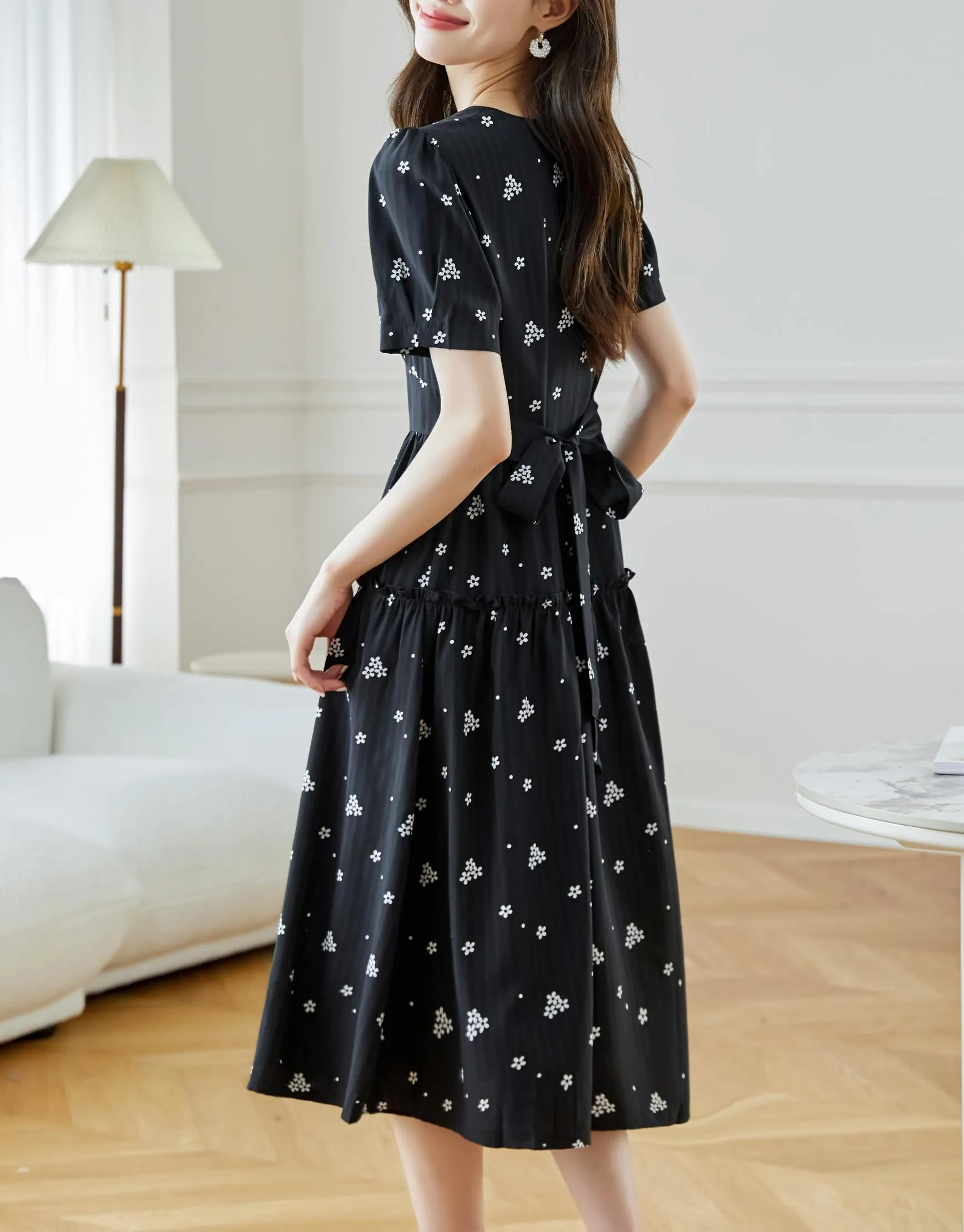 Charming Knee-length A-line Dress in Beautiful Floral Print