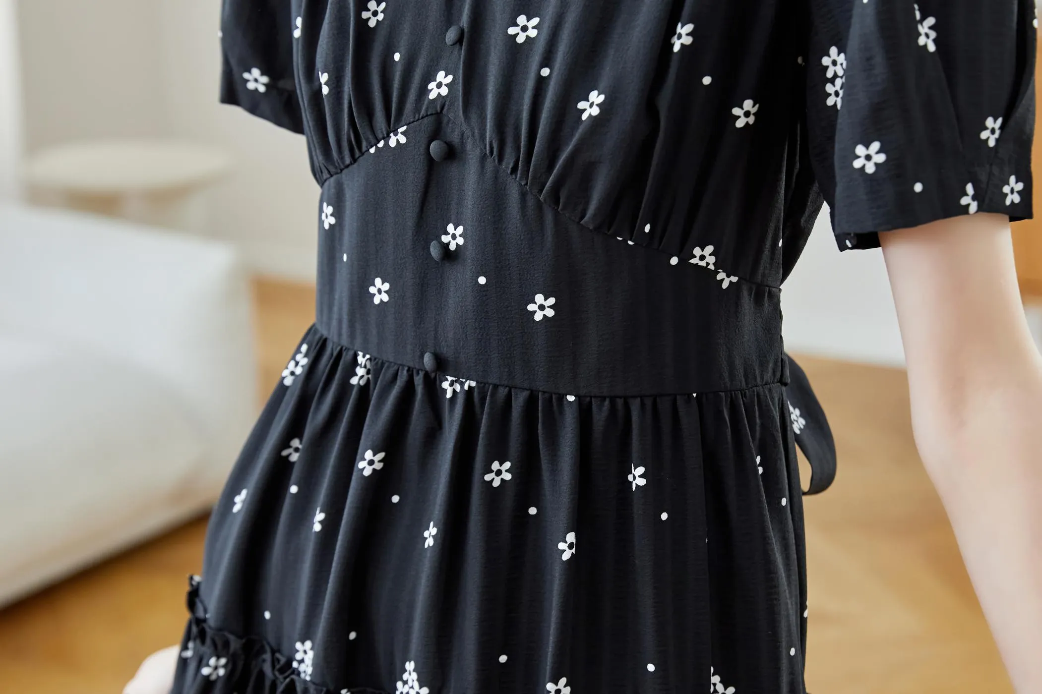 Charming Knee-length A-line Dress in Beautiful Floral Print