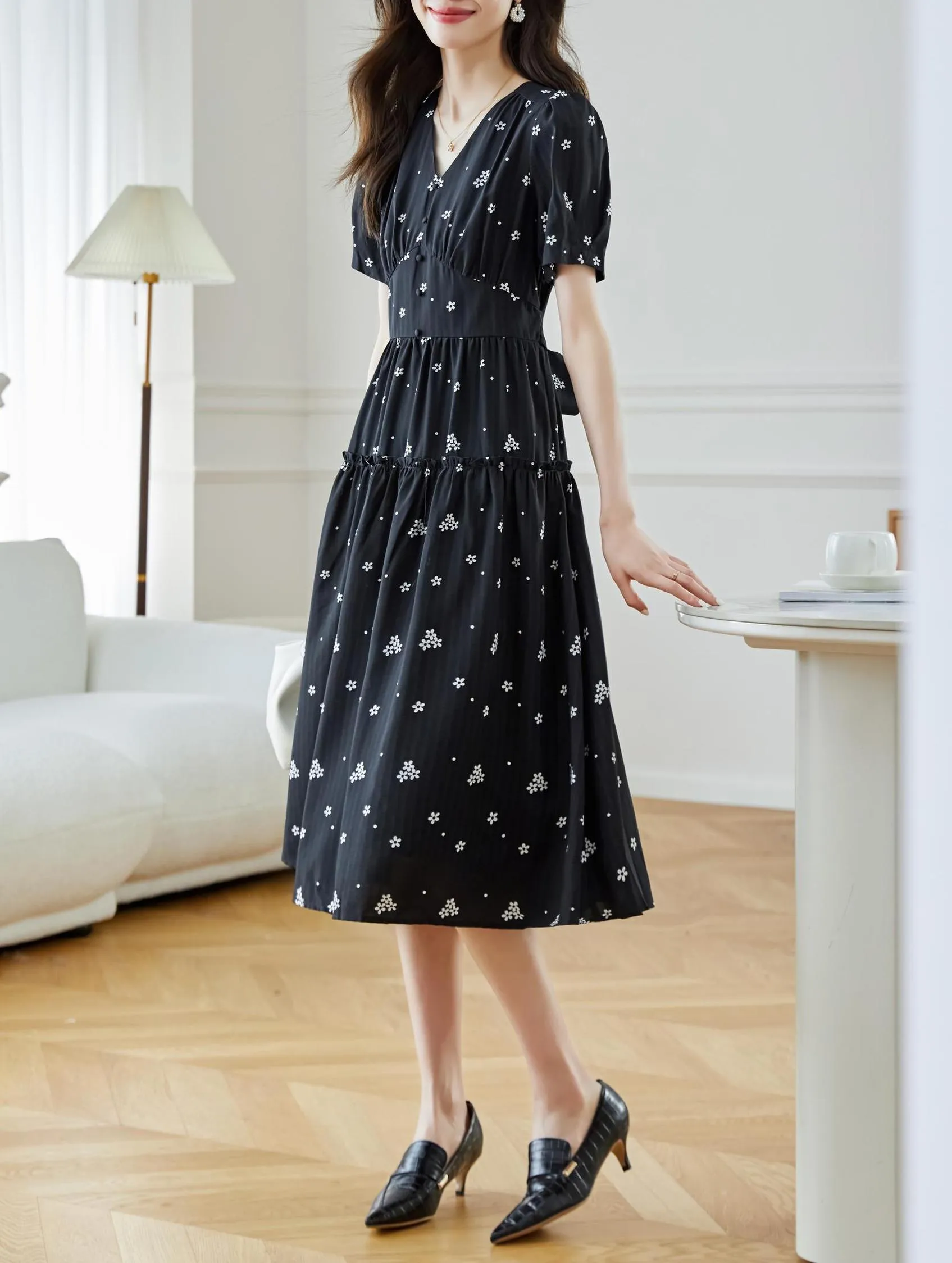 Charming Knee-length A-line Dress in Beautiful Floral Print