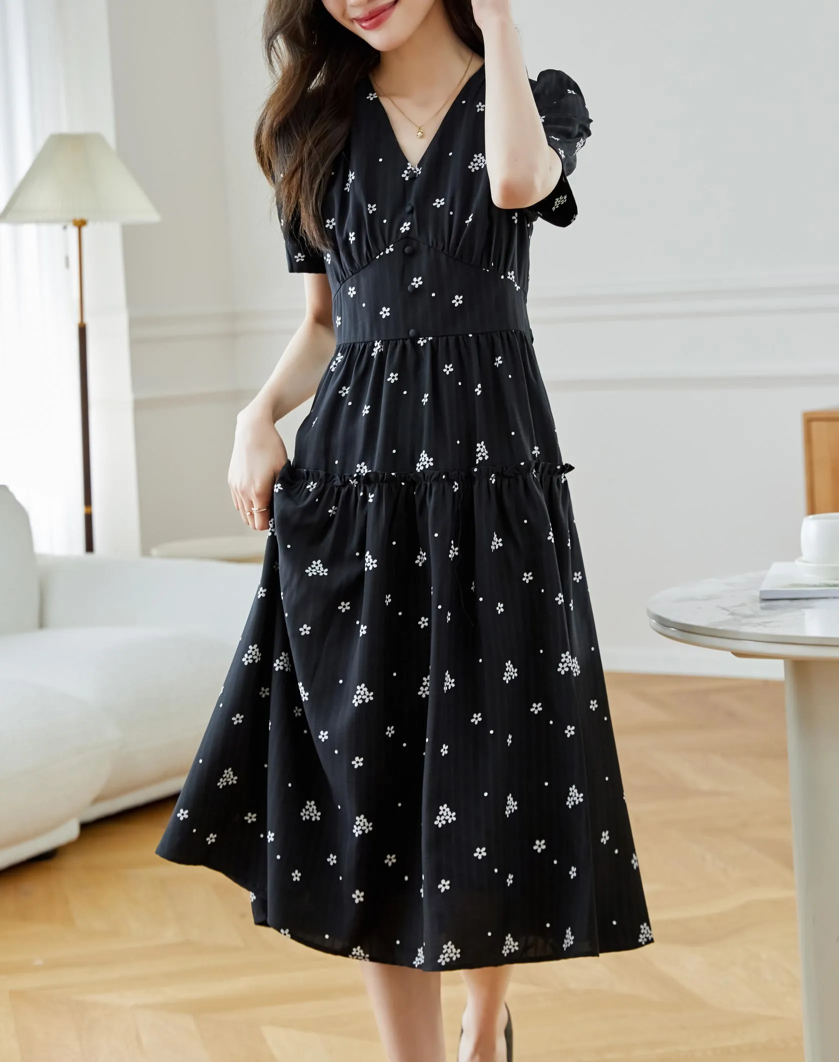 Charming Knee-length A-line Dress in Beautiful Floral Print