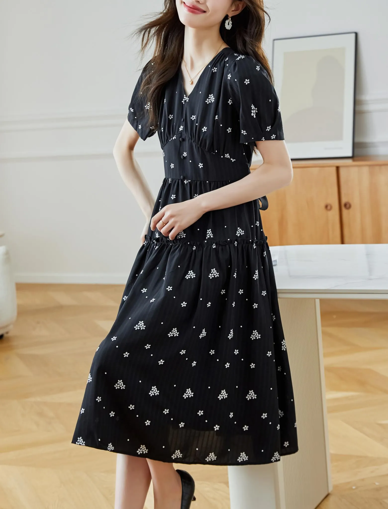 Charming Knee-length A-line Dress in Beautiful Floral Print