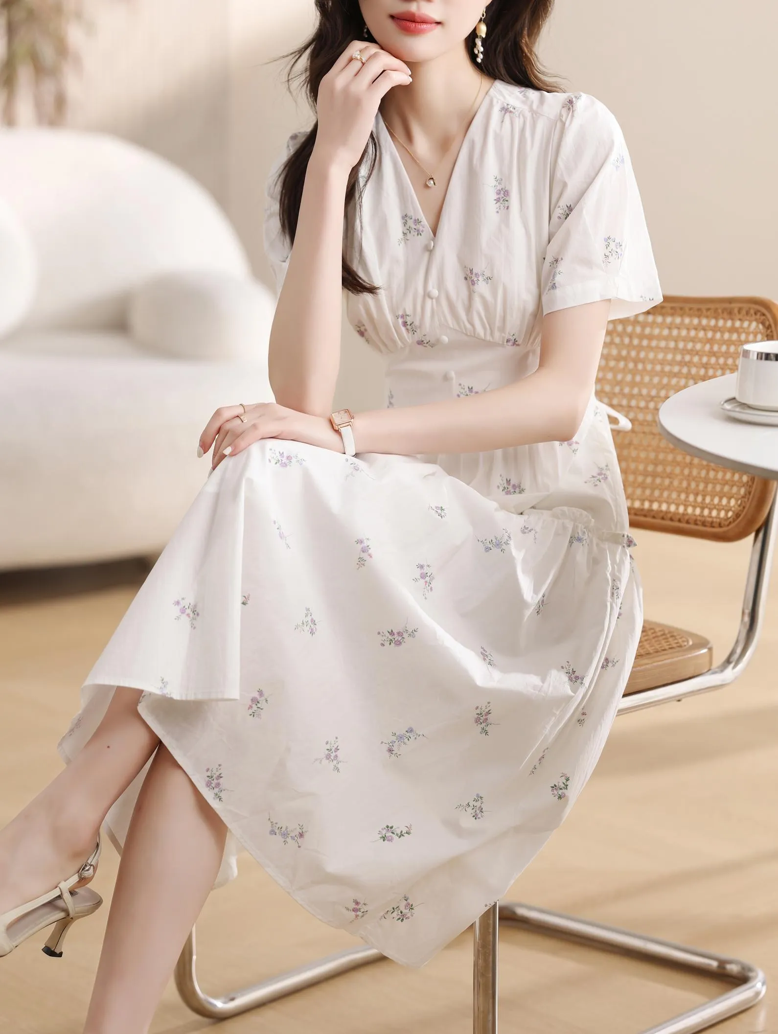 Charming Knee-length A-line Dress in Beautiful Floral Print
