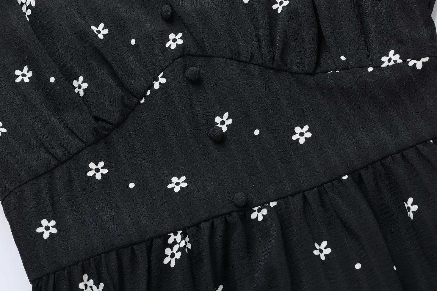 Charming Knee-length A-line Dress in Beautiful Floral Print