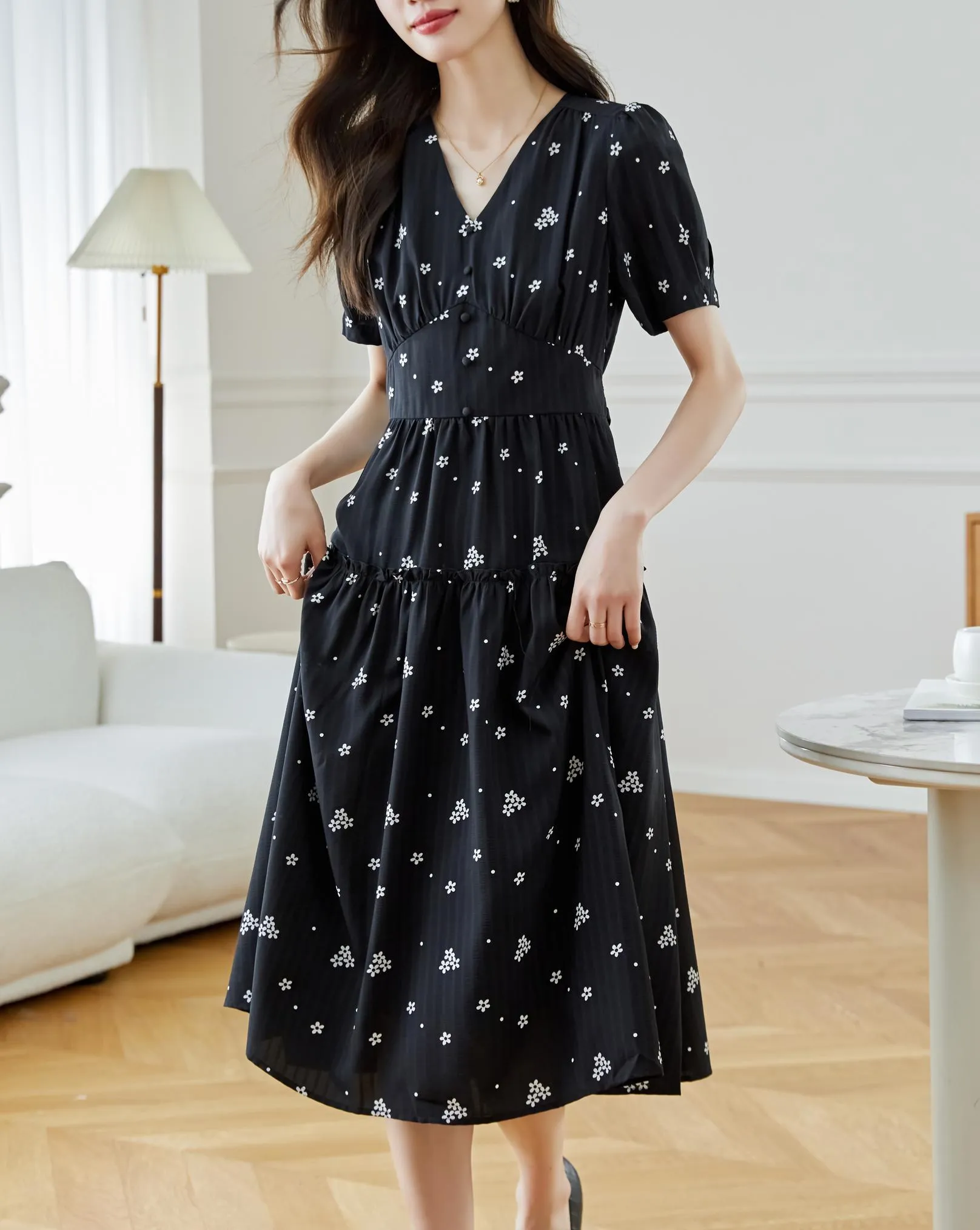 Charming Knee-length A-line Dress in Beautiful Floral Print