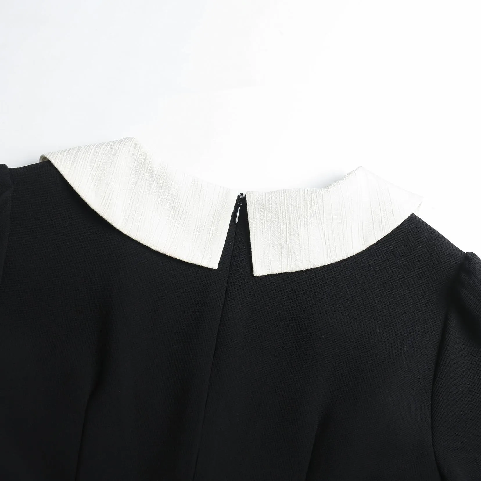 Chic Women's Tea Tea Dress Featuring a Pleated Design and Spread Neckline