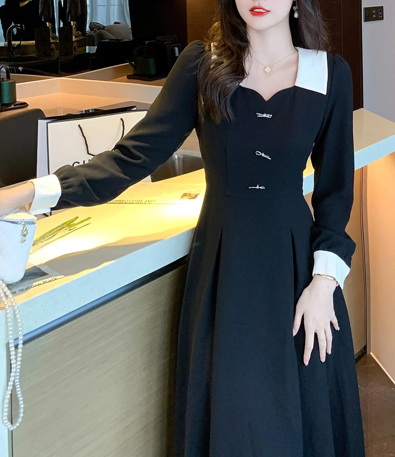 Chic Women's Tea Tea Dress Featuring a Pleated Design and Spread Neckline