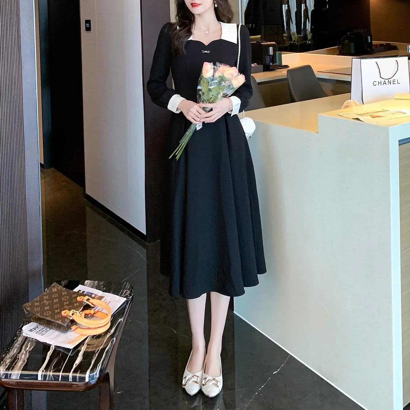 Chic Women's Tea Tea Dress Featuring a Pleated Design and Spread Neckline