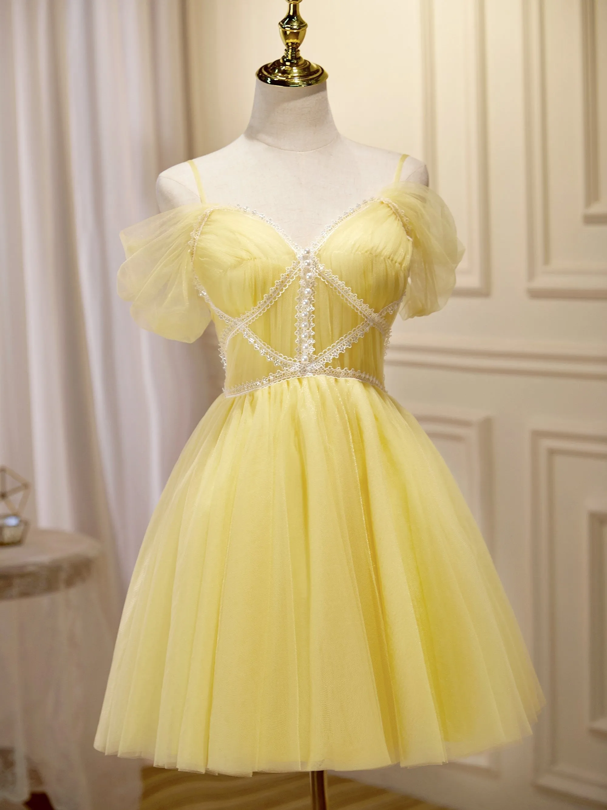 Cute Yellow Spaghetti Straps Off The Shoulder Tulle Short Homecoming Dresses