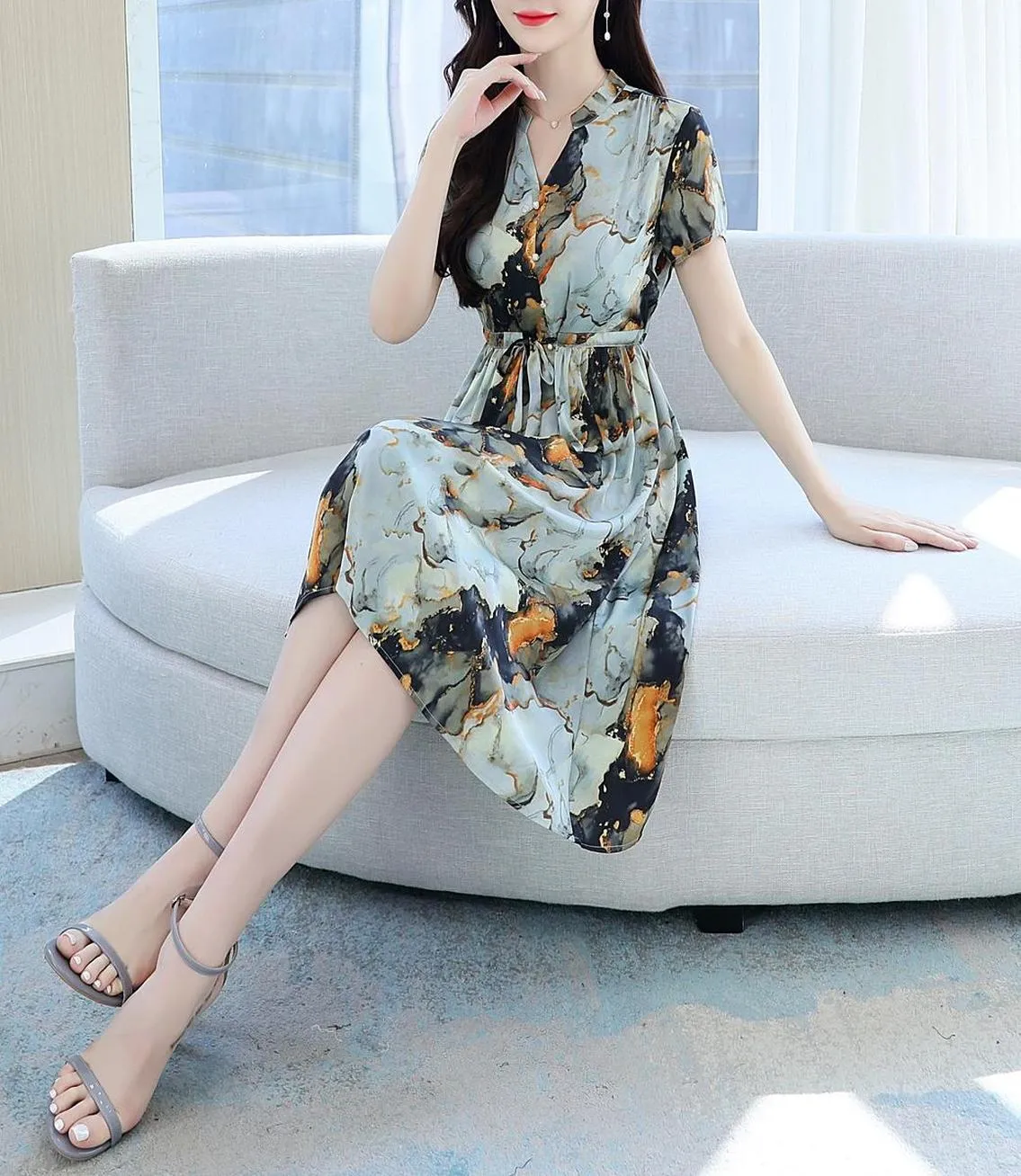 Knee-Length Floral Print Dress with Tie Front