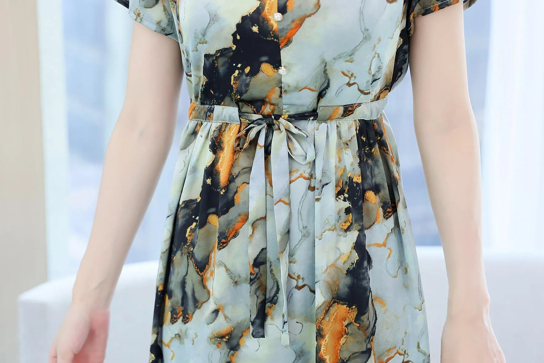 Knee-Length Floral Print Dress with Tie Front