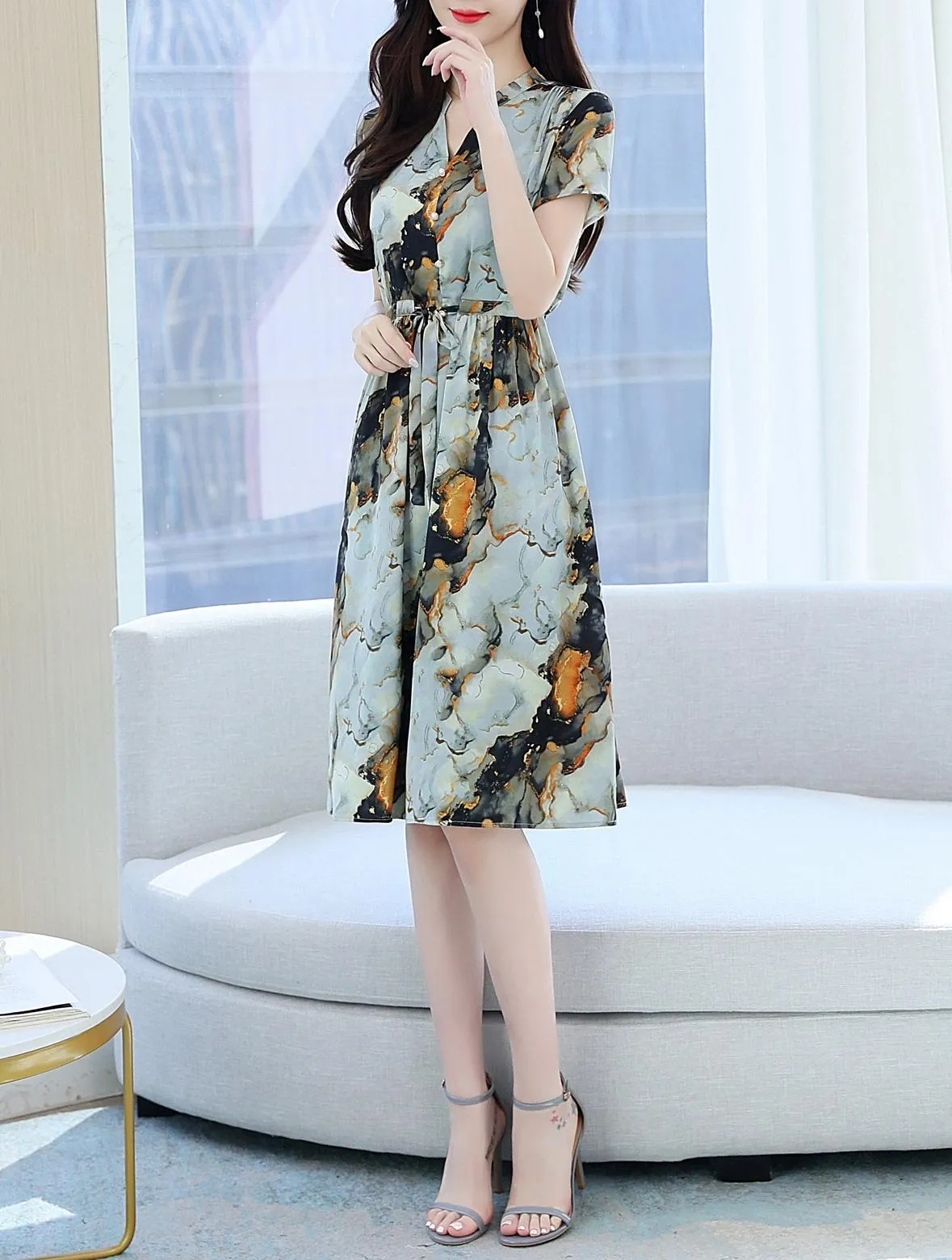 Knee-Length Floral Print Dress with Tie Front