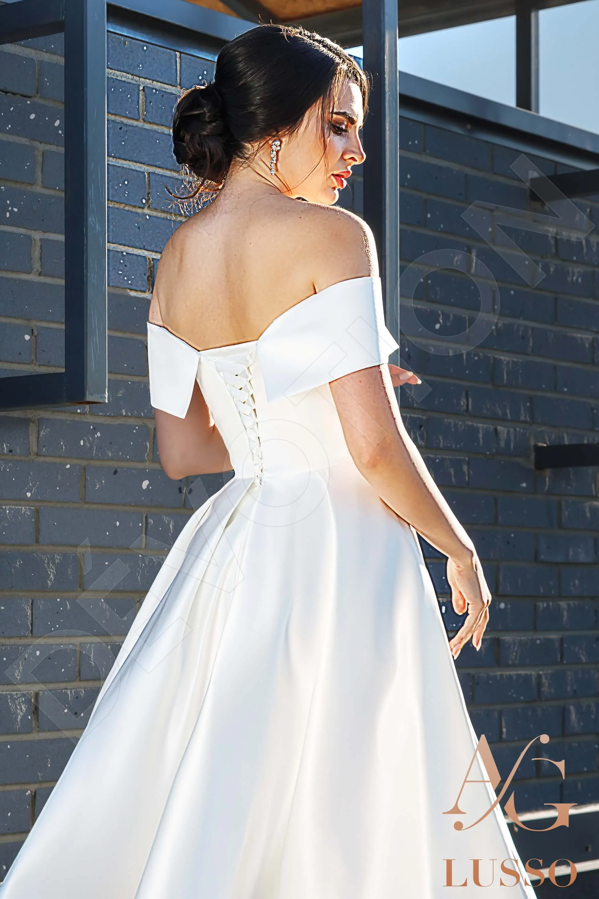 Lia A-line Off-shoulder/Drop shoulders Ivory Wedding dress