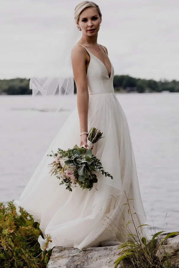 Simple Wedding Dresses Spaghetti Straps Backless Tulle Satin V Neck Bridal Gown