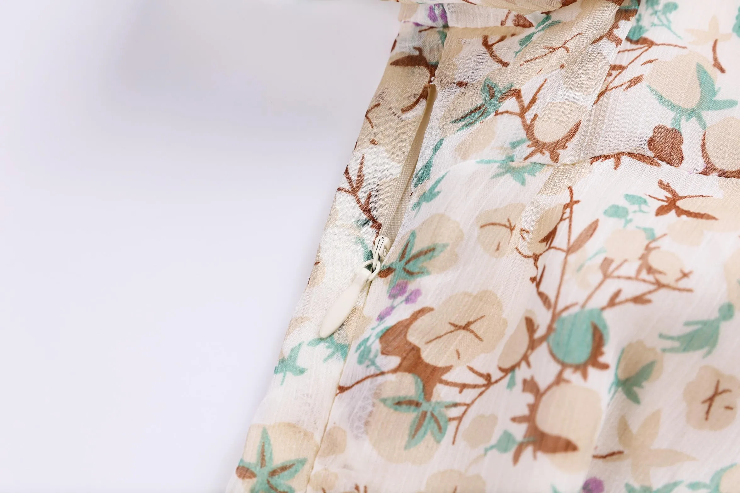 Slinky Knee-Length Sundress for Effortless Style