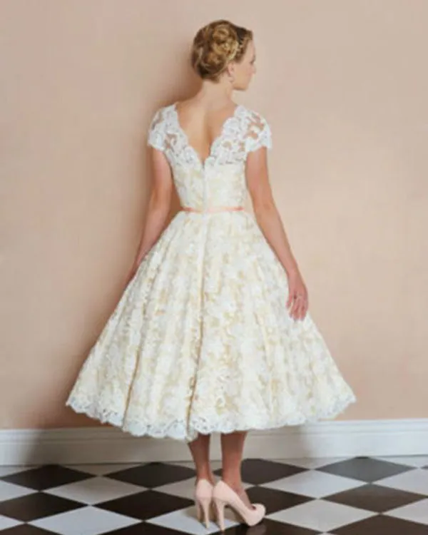 Vintage 1950s Lace Short Wedding Dress Short Sleeve Ball Gown V-Neck Bridal Gown Tea Length