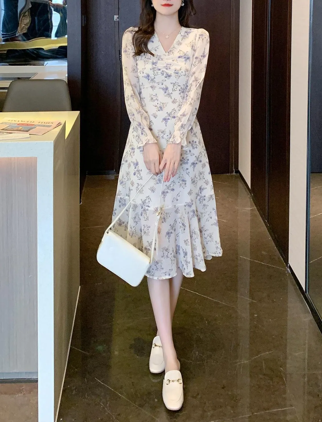 Women's A-Line Mid-Length Floral Print Tea Dress with a V Neck