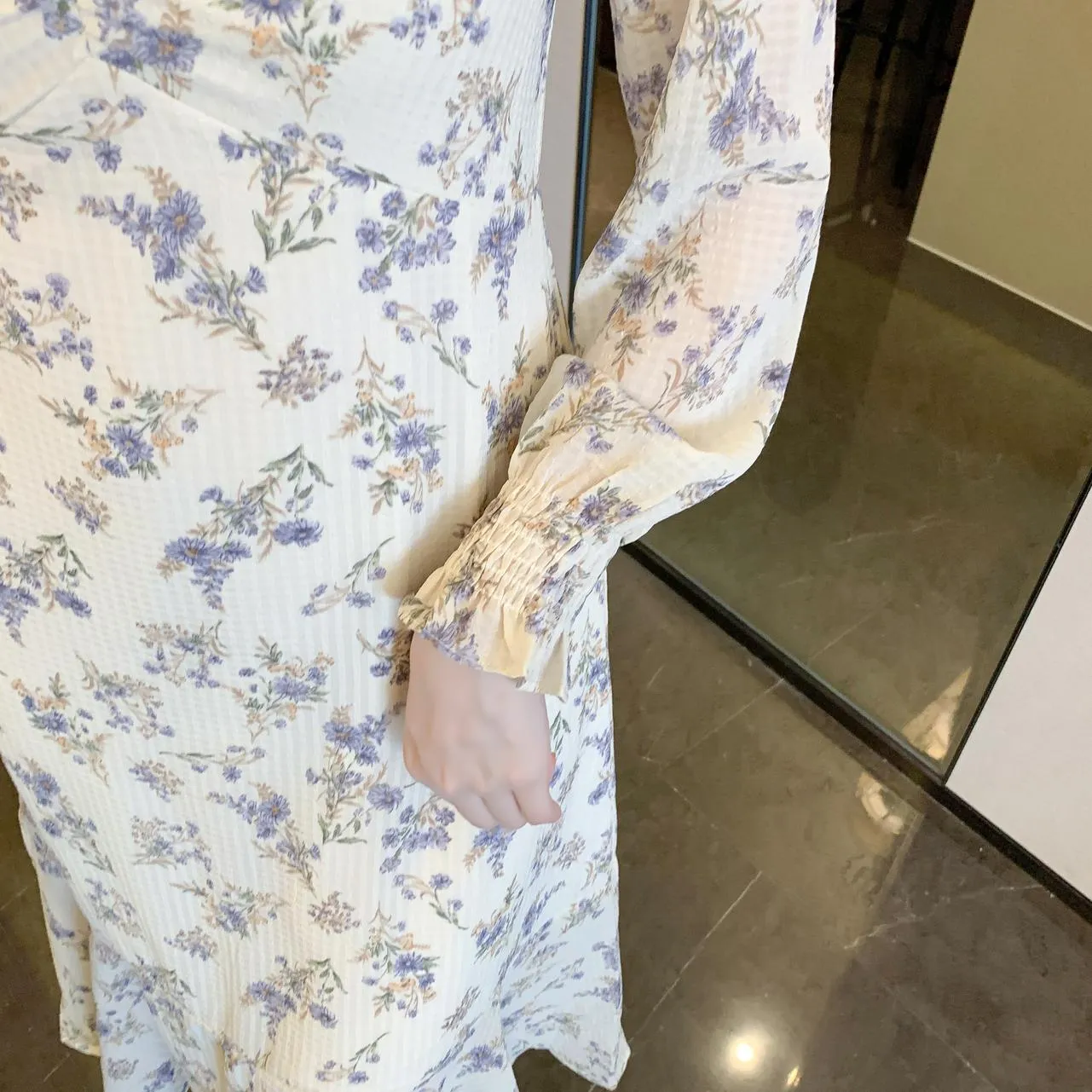 Women's A-Line Mid-Length Floral Print Tea Dress with a V Neck