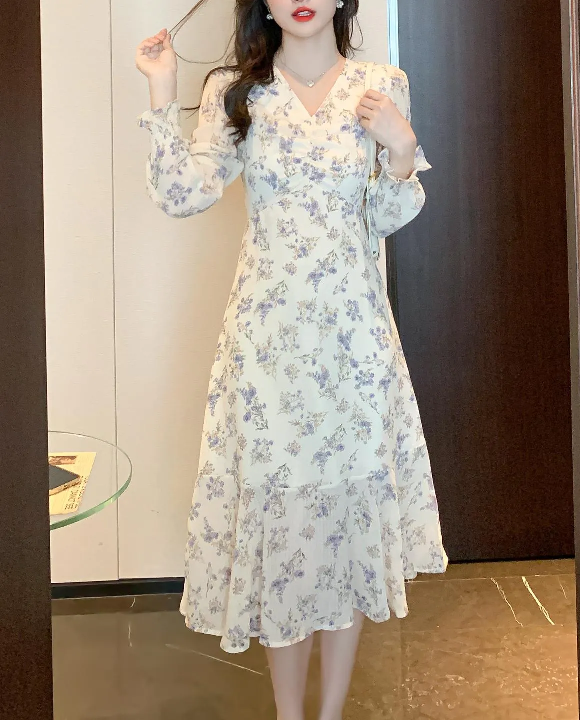 Women's A-Line Mid-Length Floral Print Tea Dress with a V Neck
