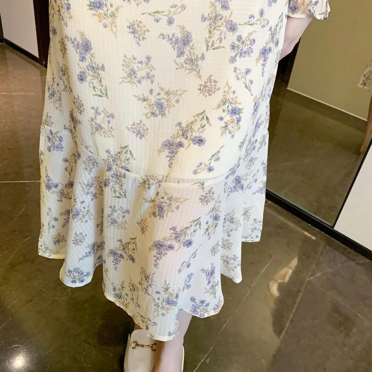 Women's A-Line Mid-Length Floral Print Tea Dress with a V Neck