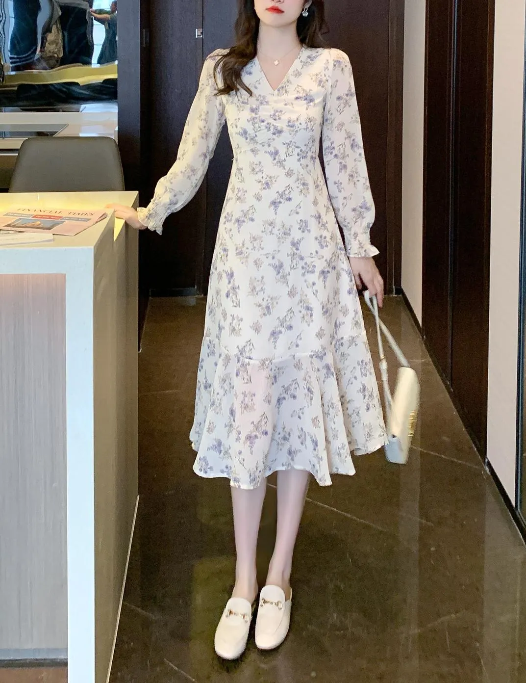 Women's A-Line Mid-Length Floral Print Tea Dress with a V Neck