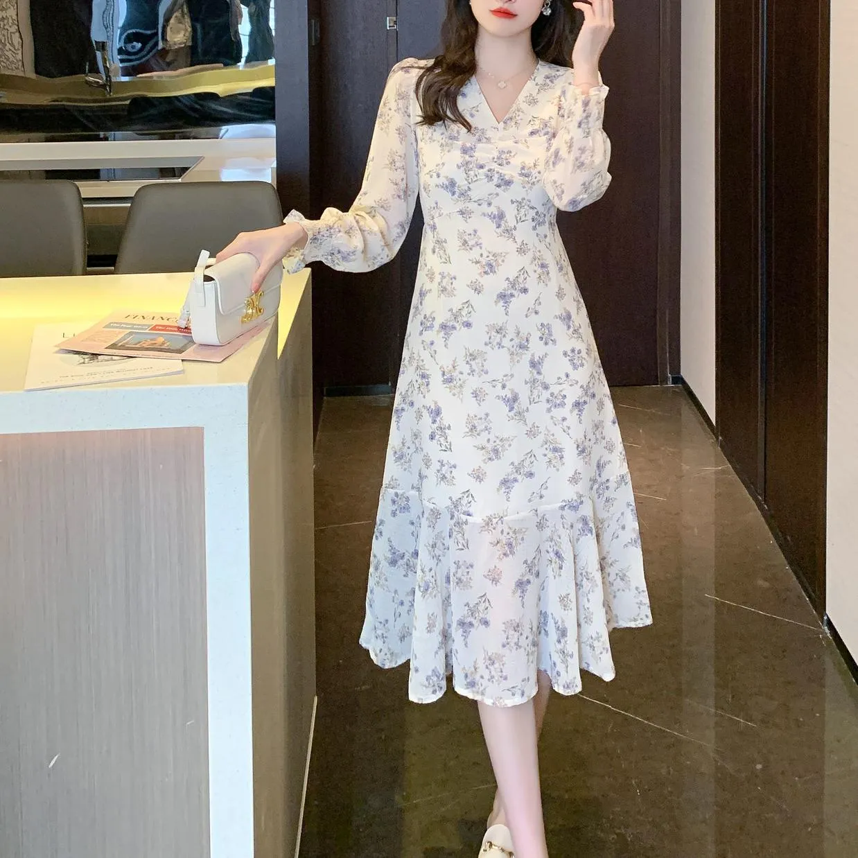 Women's A-Line Mid-Length Floral Print Tea Dress with a V Neck