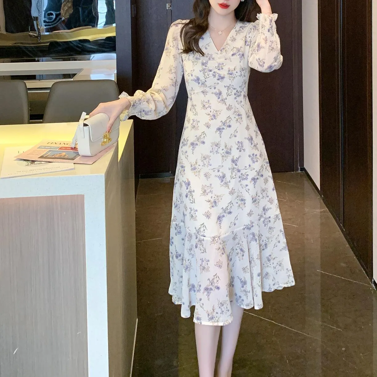 Women's A-Line Mid-Length Floral Print Tea Dress with a V Neck