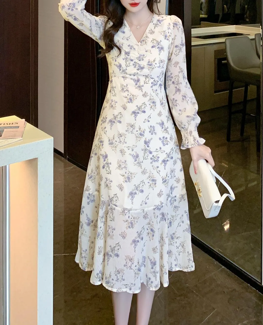 Women's A-Line Mid-Length Floral Print Tea Dress with a V Neck