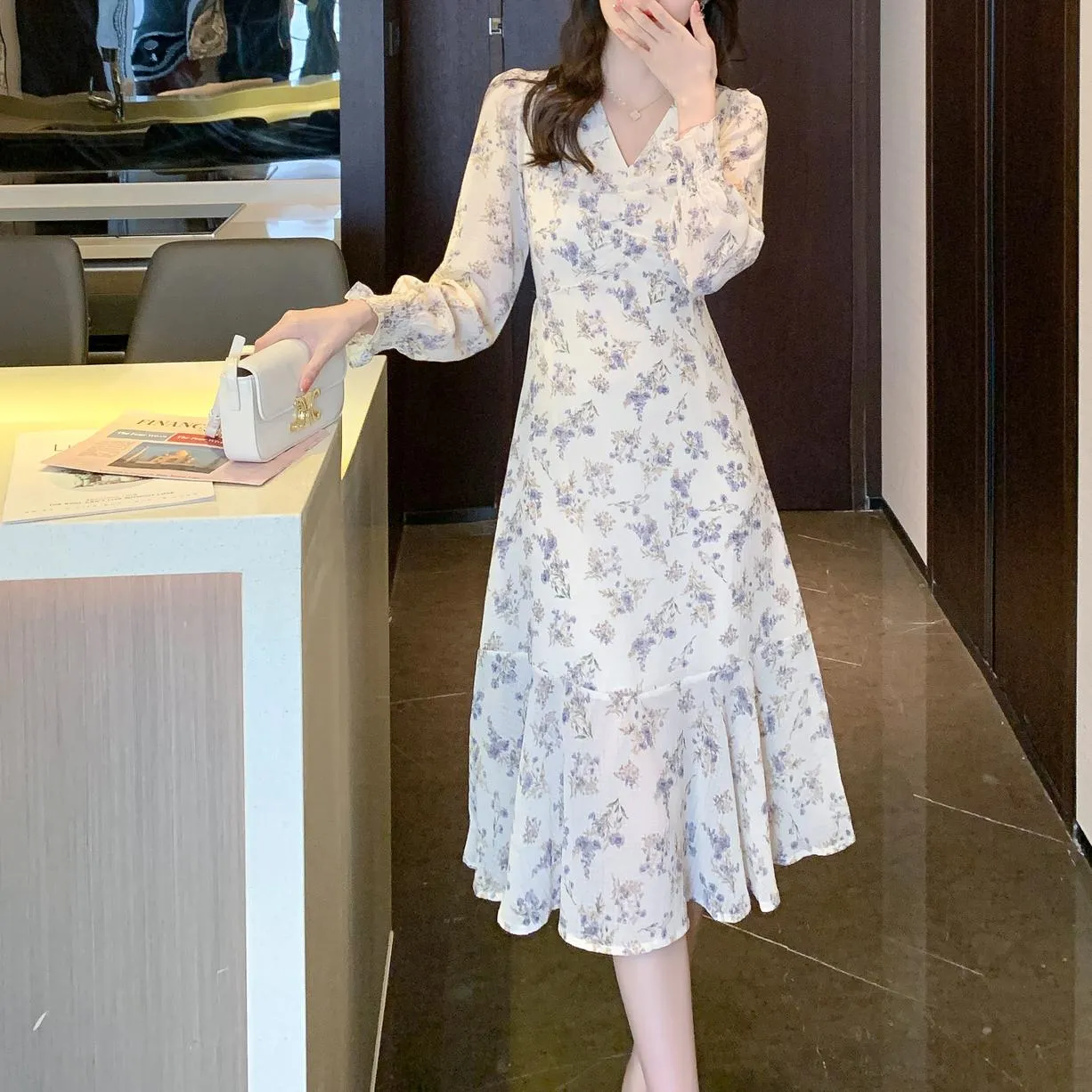 Women's A-Line Mid-Length Floral Print Tea Dress with a V Neck