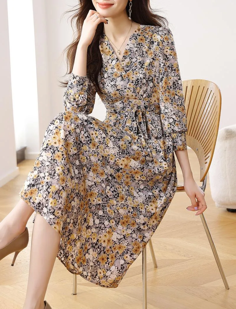 Women's Knee-Length Ruffled Tea Dress with a V Neck for Effortless Style