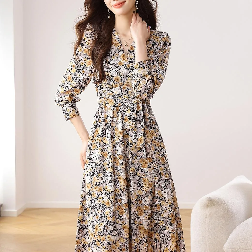 Women's Knee-Length Ruffled Tea Dress with a V Neck for Effortless Style