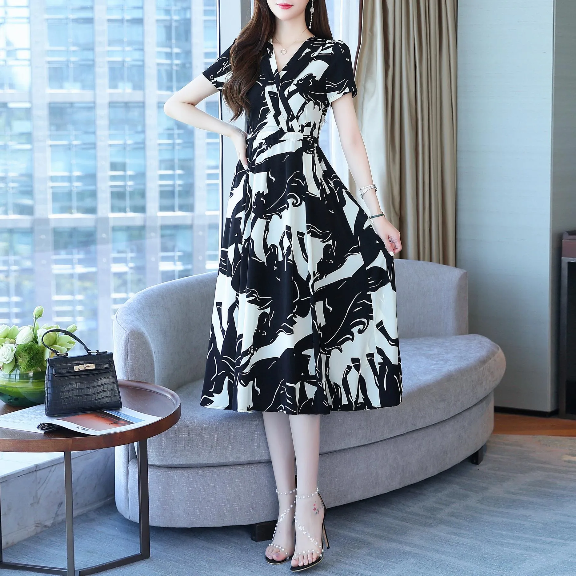 Women's Knee-Length Satin Dress Featuring a Floral Print