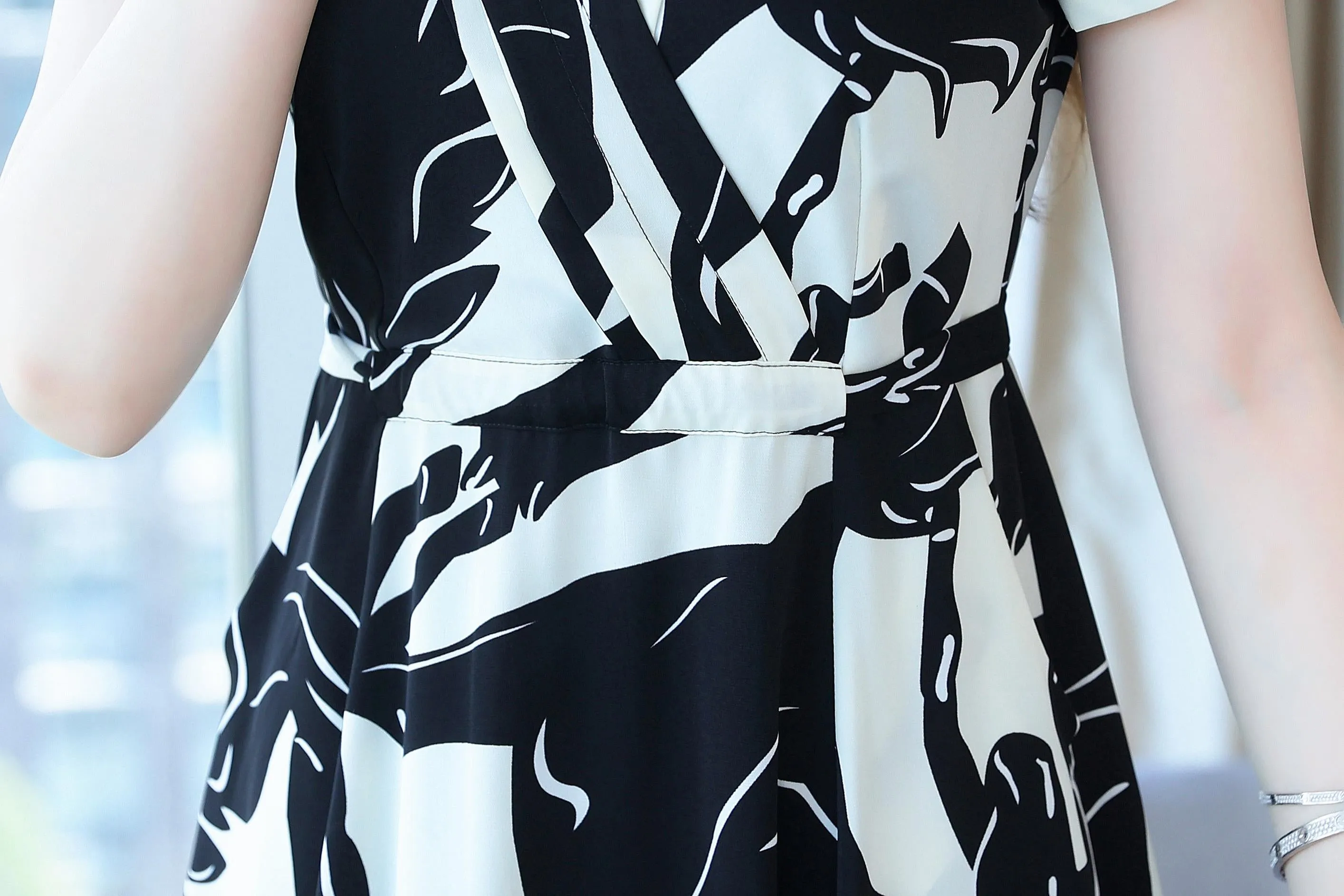 Women's Knee-Length Satin Dress Featuring a Floral Print