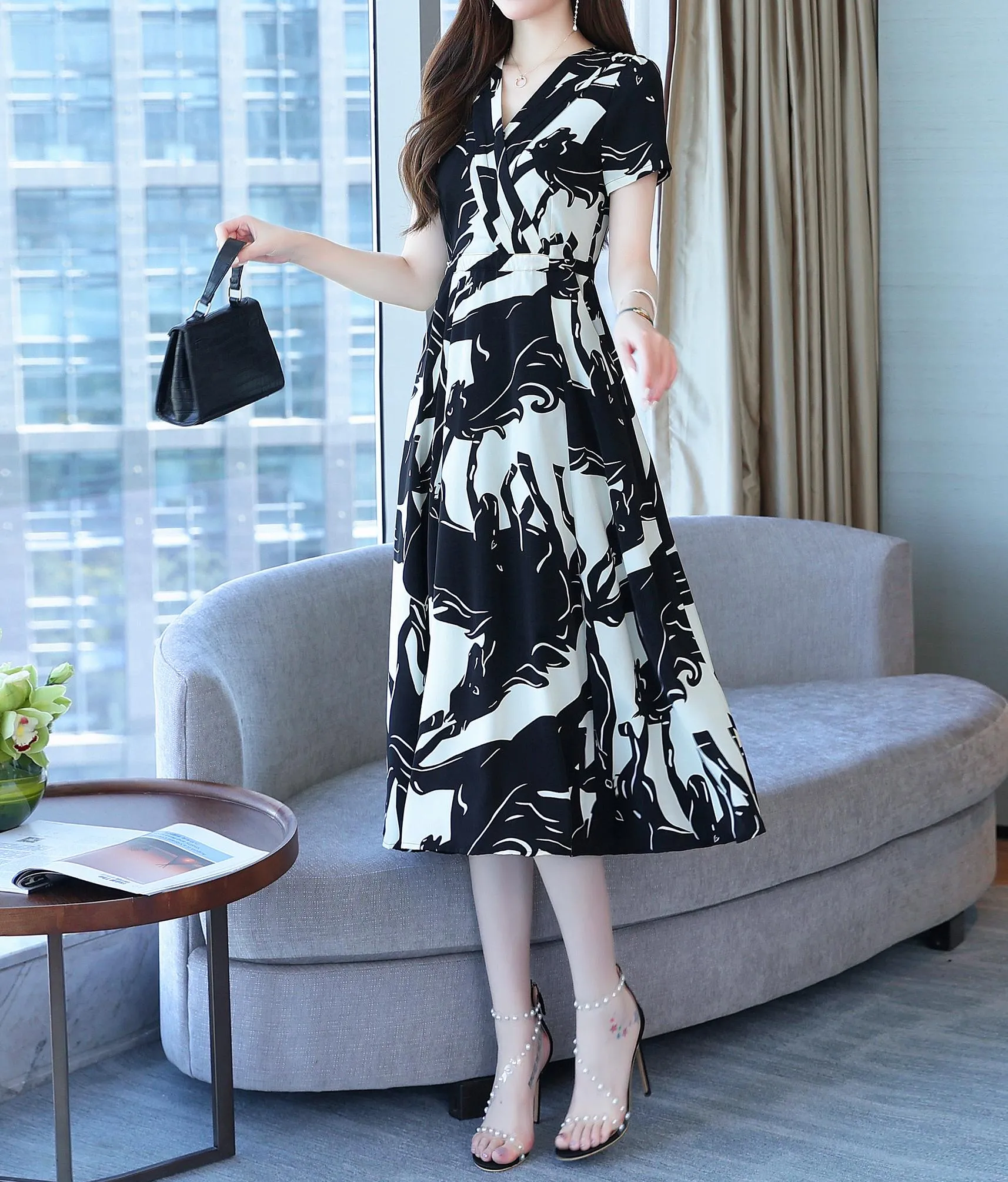 Women's Knee-Length Satin Dress Featuring a Floral Print