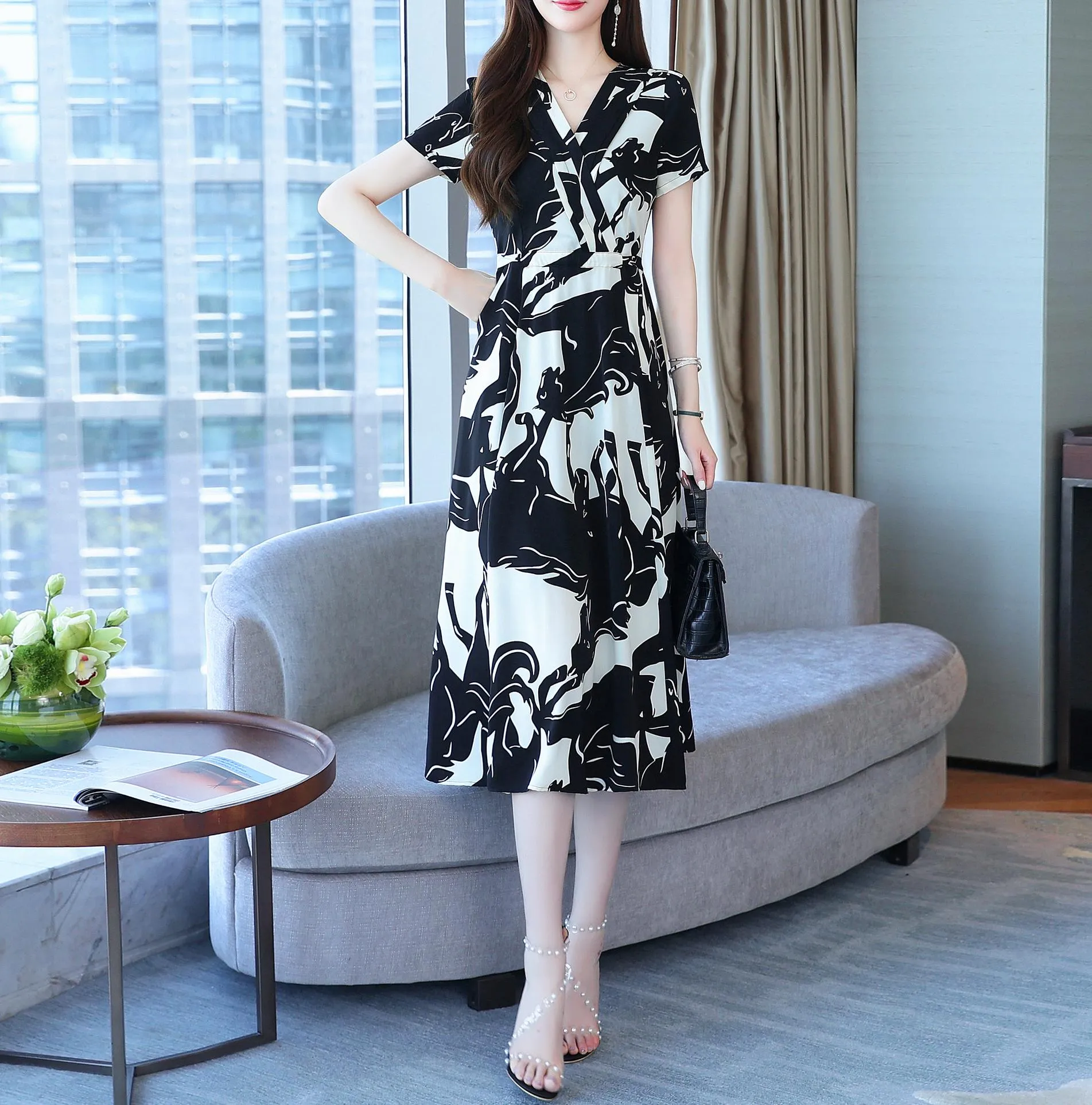 Women's Knee-Length Satin Dress Featuring a Floral Print
