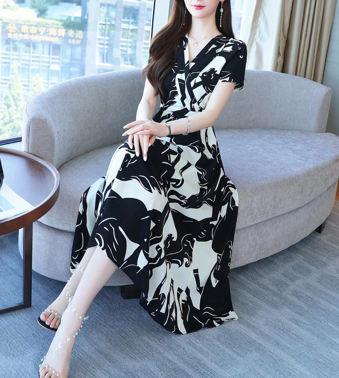 Women's Knee-Length Satin Dress Featuring a Floral Print